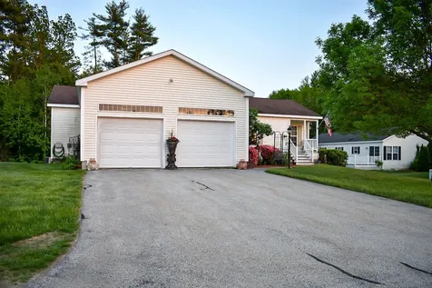 7 Loggers Lane Sandown NH 03873