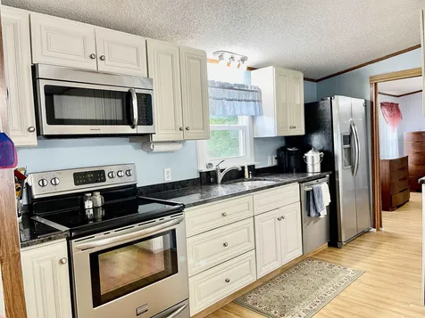 27 3rd Street Mont Vernon NH 03057