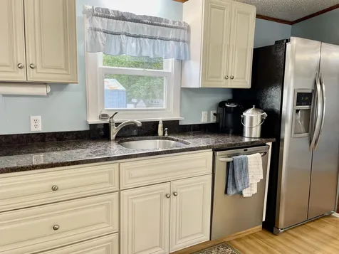 27 3rd Street Mont Vernon NH 03057