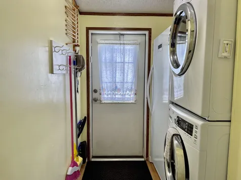 27 3rd Street Mont Vernon NH 03057
