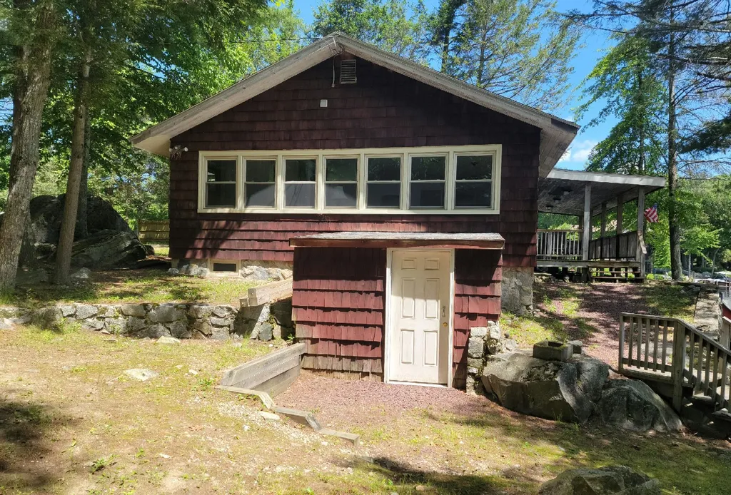 36 Woodlands Road Alton NH 03810