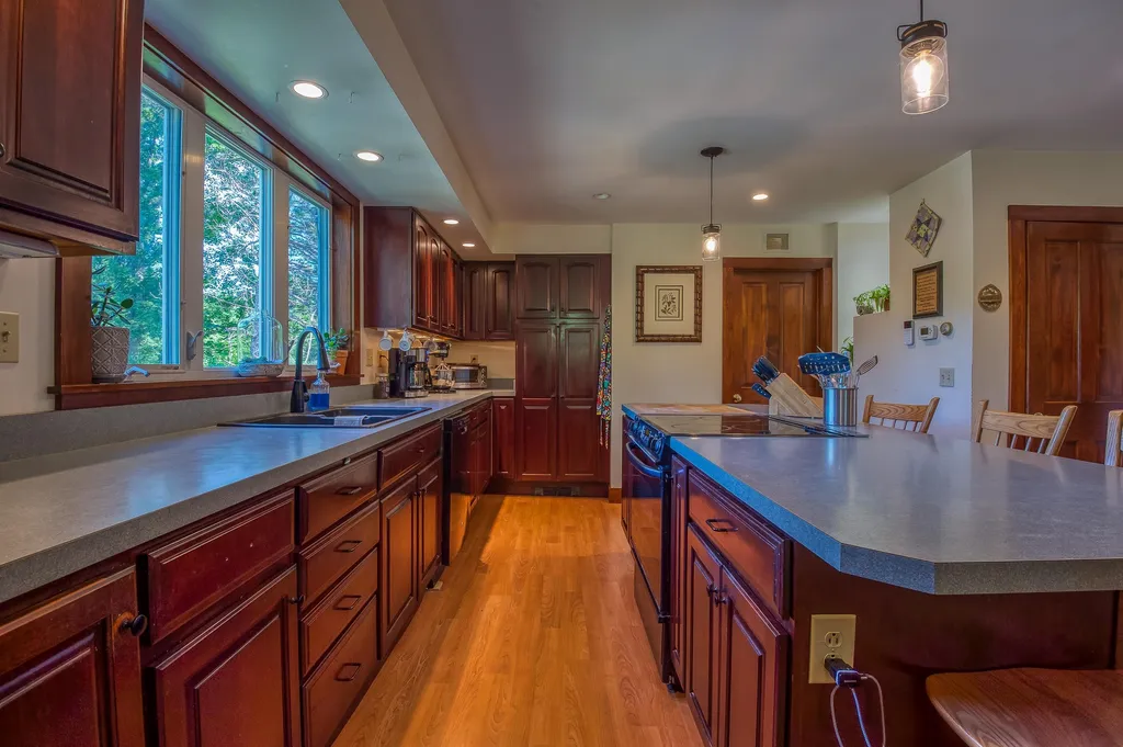 125 Cross Street Bethlehem NH 03574