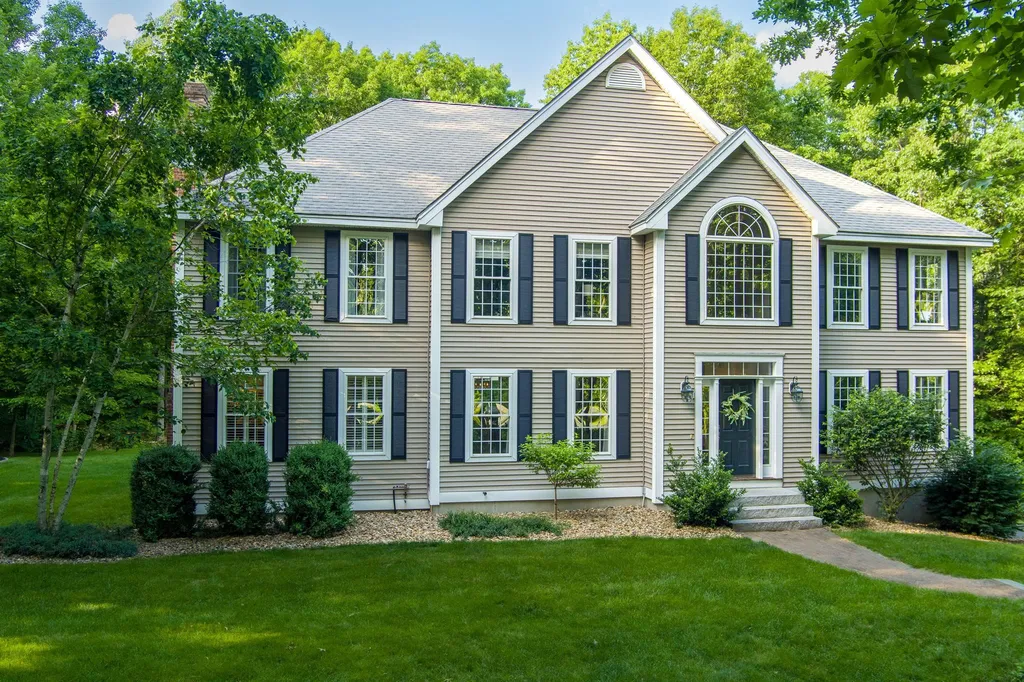 44 Mcintosh Lane Chester NH 03036