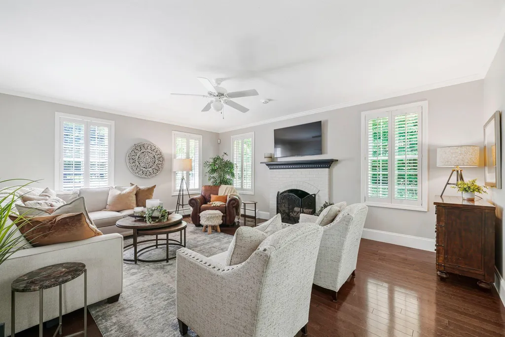 44 Mcintosh Lane Chester NH 03036