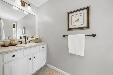 44 Mcintosh Lane Chester NH 03036