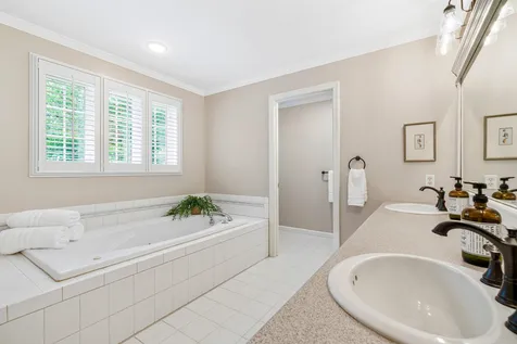 44 Mcintosh Lane Chester NH 03036