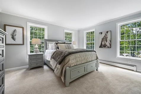 44 Mcintosh Lane Chester NH 03036