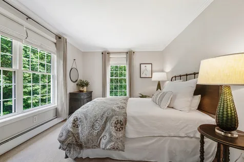 44 Mcintosh Lane Chester NH 03036