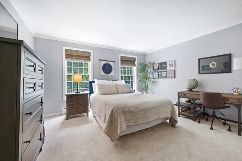 44 Mcintosh Lane Chester NH 03036