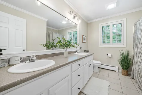 44 Mcintosh Lane Chester NH 03036
