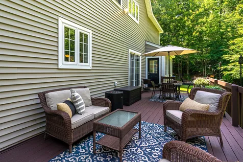 44 Mcintosh Lane Chester NH 03036