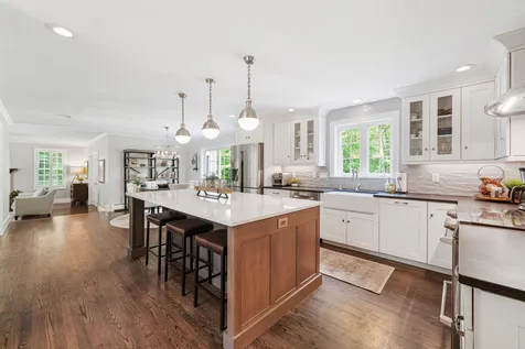 44 Mcintosh Lane Chester NH 03036