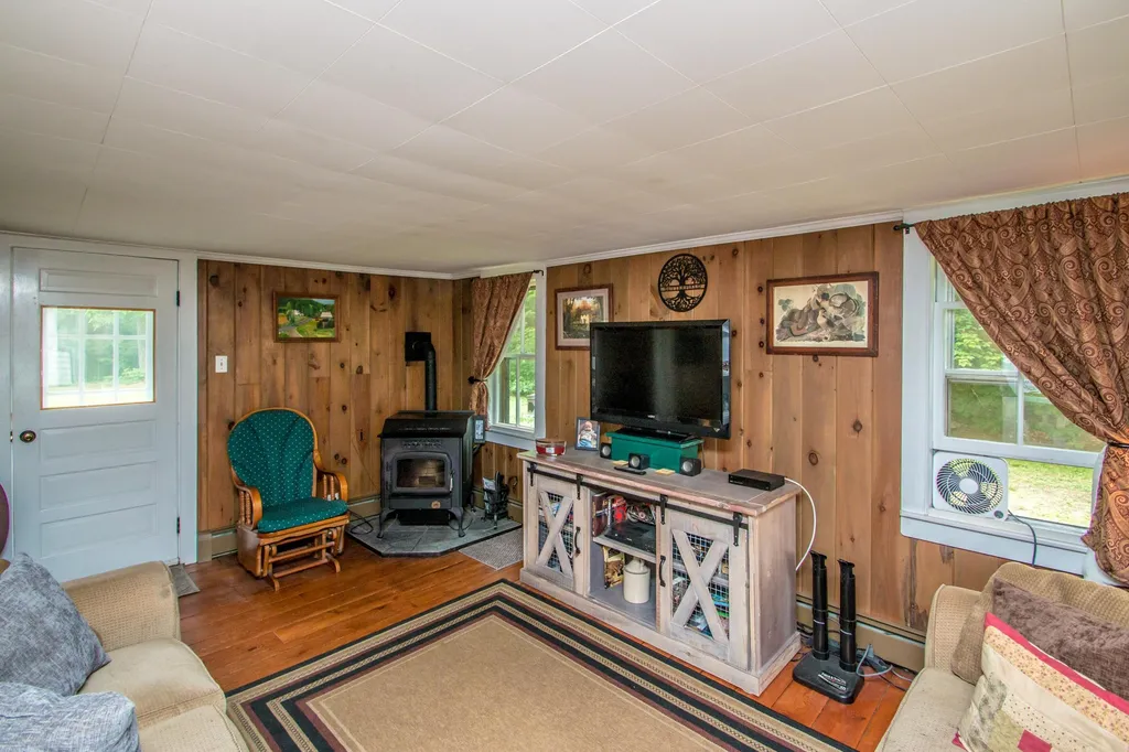 1664 Passaconaway Road Albany NH 03818