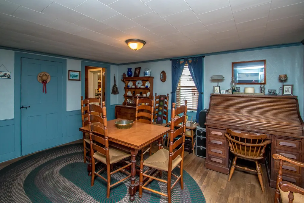 1664 Passaconaway Road Albany NH 03818