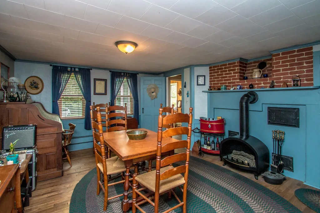 1664 Passaconaway Road Albany NH 03818