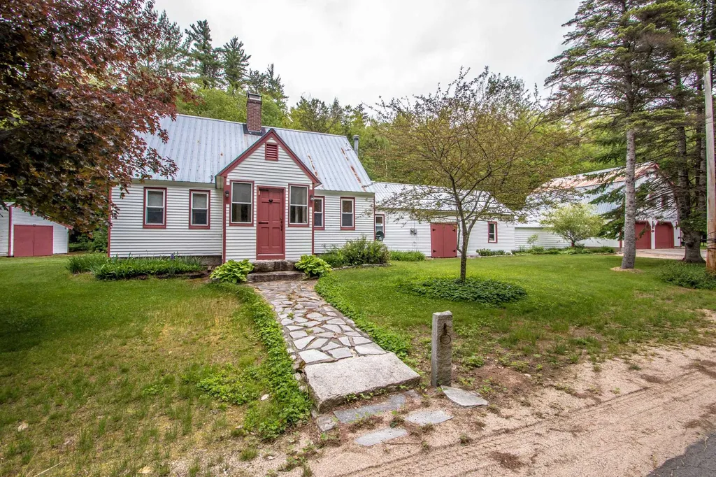 1664 Passaconaway Road Albany NH 03818