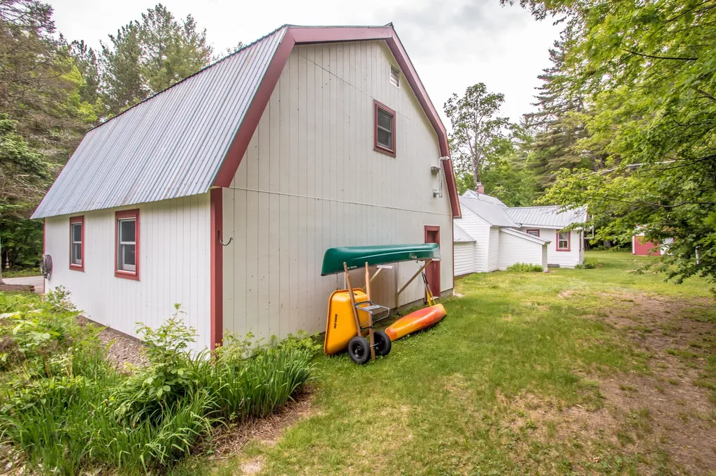 1664 Passaconaway Road Albany NH 03818