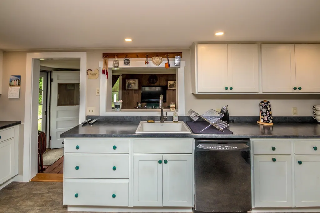 1664 Passaconaway Road Albany NH 03818