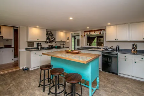 1664 Passaconaway Road Albany NH 03818