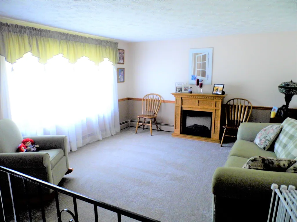 25 Pleasant Drive Londonderry NH 03053