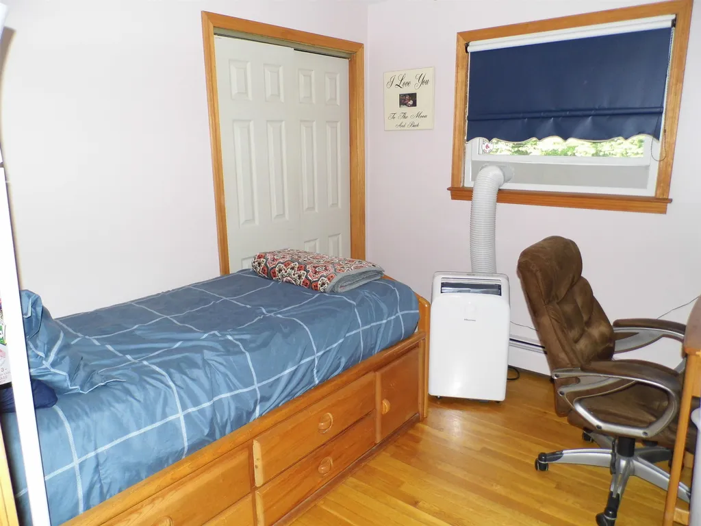 25 Pleasant Drive Londonderry NH 03053