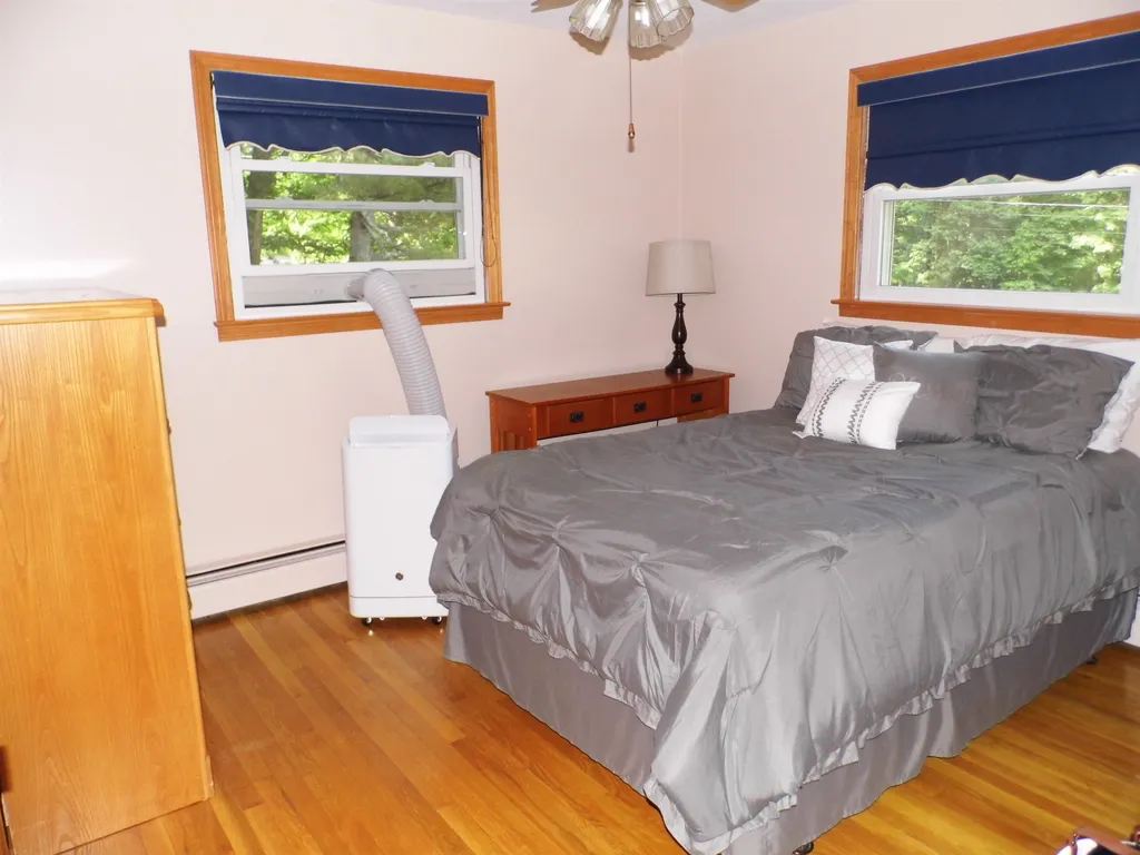 25 Pleasant Drive Londonderry NH 03053