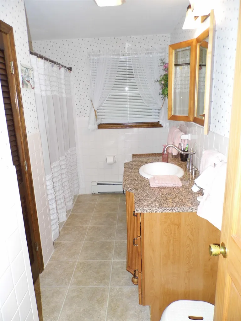 25 Pleasant Drive Londonderry NH 03053