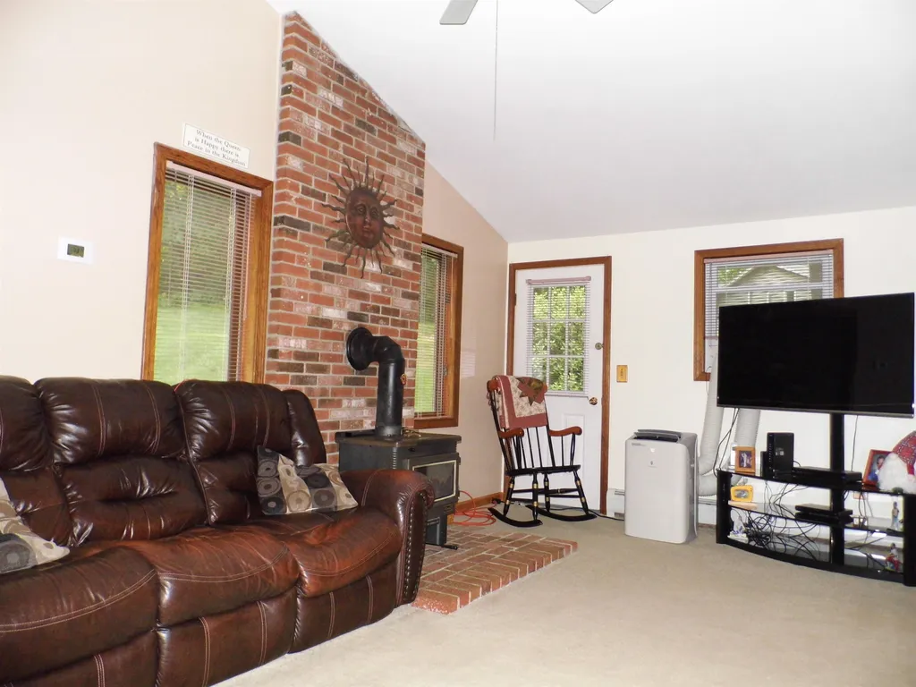 25 Pleasant Drive Londonderry NH 03053