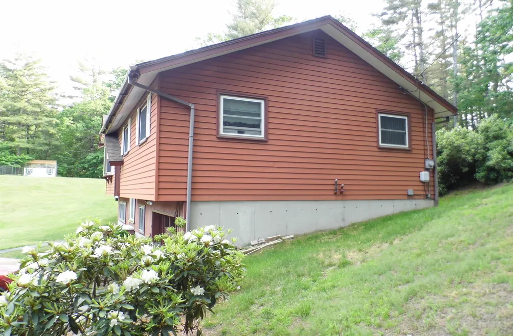 25 Pleasant Drive Londonderry NH 03053