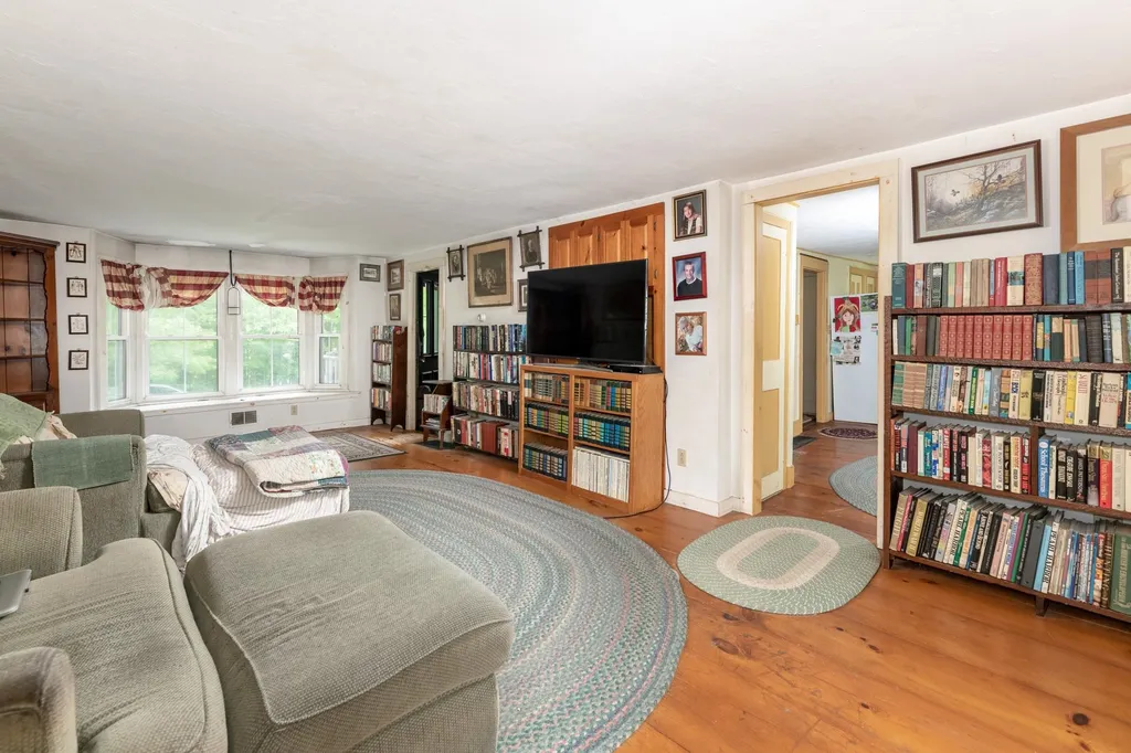 15 Sheridan Road Moultonborough NH 03254