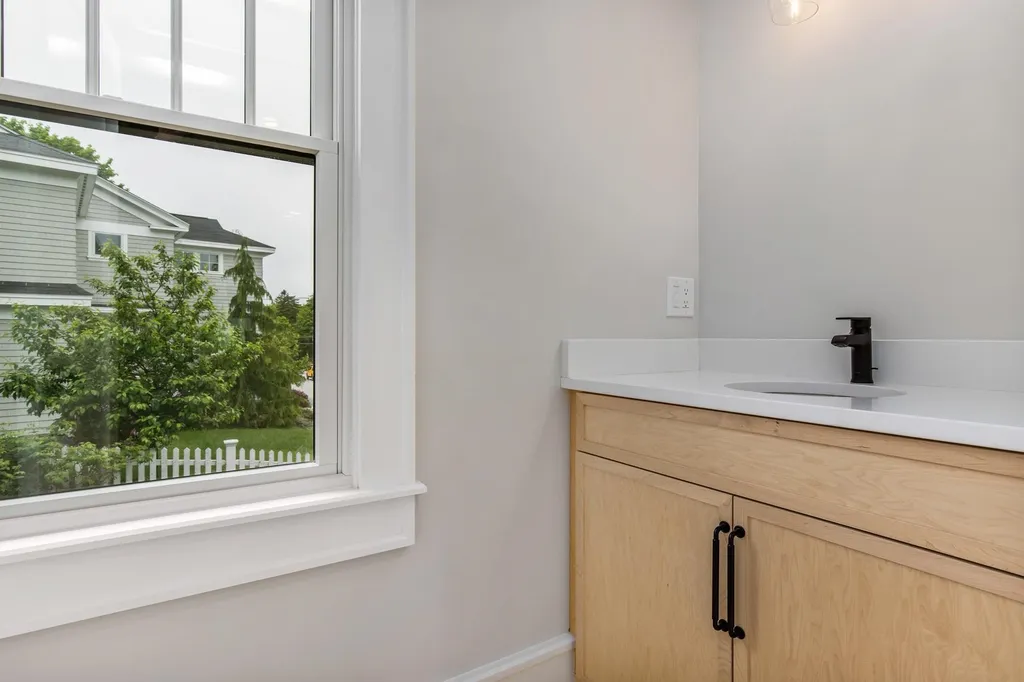 84 Rockland Street Portsmouth NH 03801