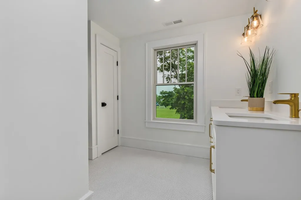 84 Rockland Street Portsmouth NH 03801