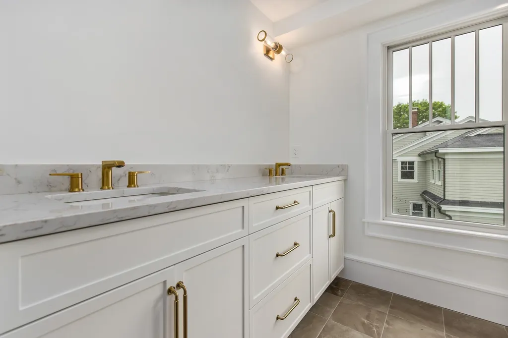 84 Rockland Street Portsmouth NH 03801