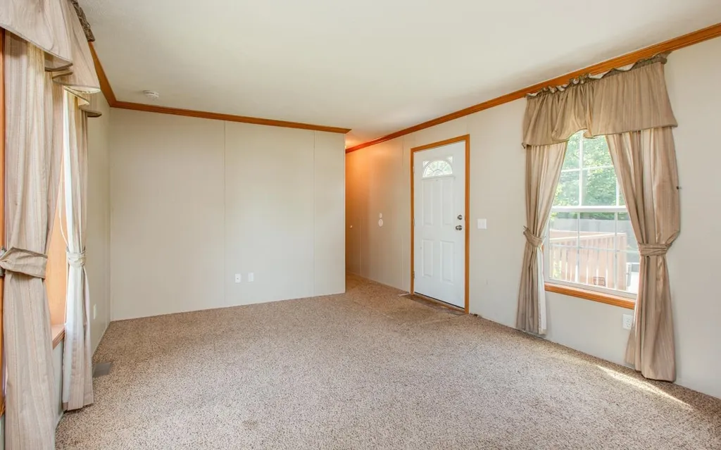 6 Gamache Road Derry NH 03038