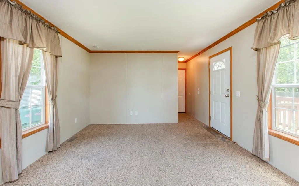 6 Gamache Road Derry NH 03038