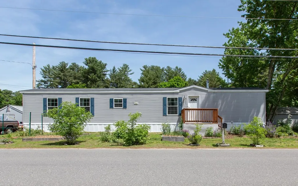 6 Gamache Road Derry NH 03038