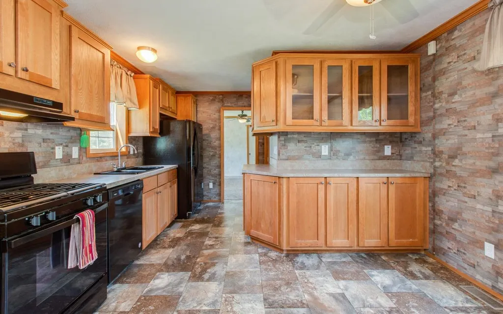 6 Gamache Road Derry NH 03038