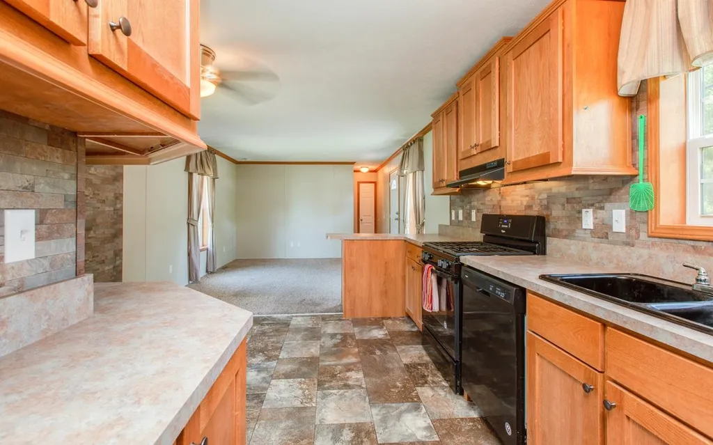 6 Gamache Road Derry NH 03038