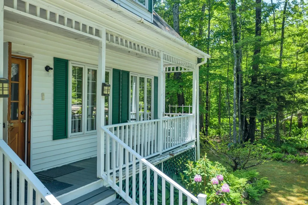 25 Old Center Harbor Road Meredith NH 03253