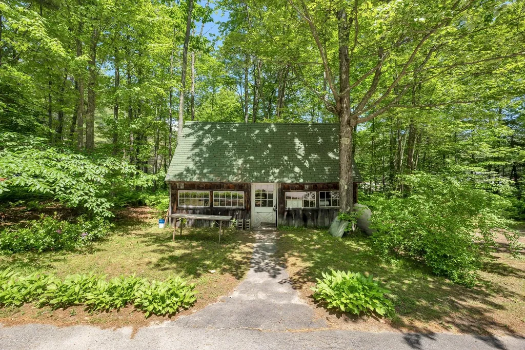 25 Old Center Harbor Road Meredith NH 03253