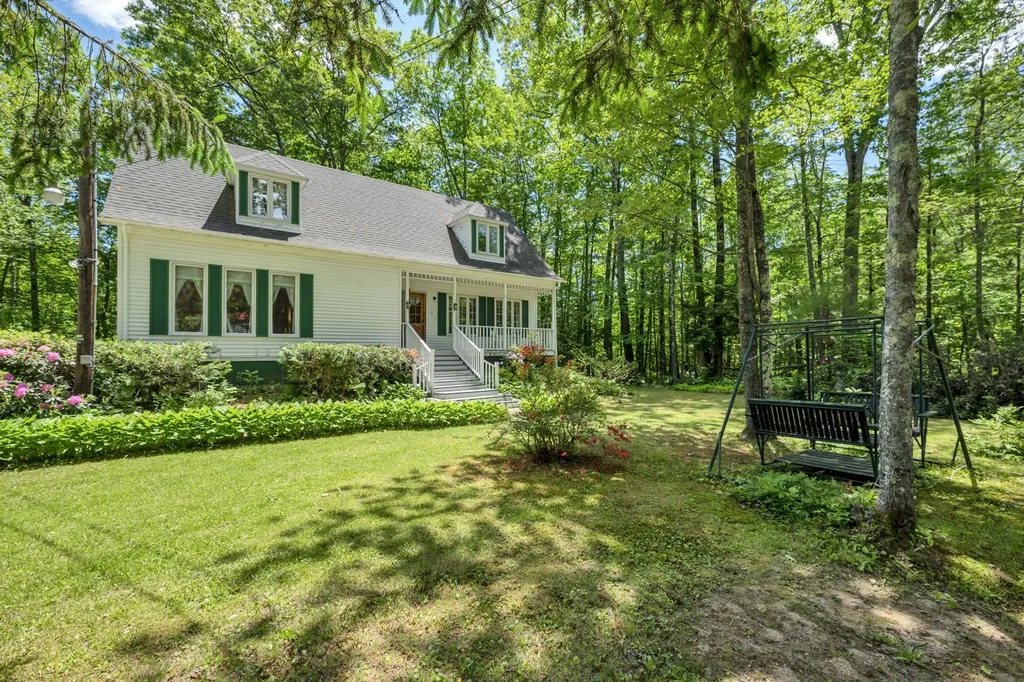 25 Old Center Harbor Road Meredith NH 03253