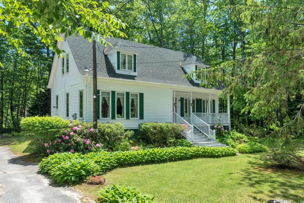 25 Old Center Harbor Road Meredith NH 03253