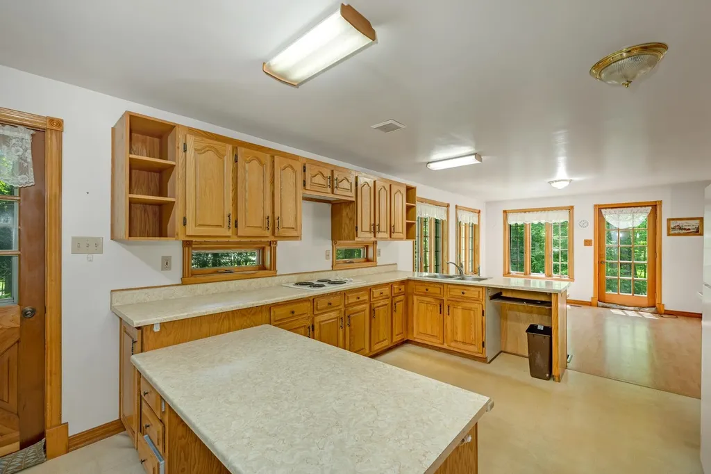 25 Old Center Harbor Road Meredith NH 03253