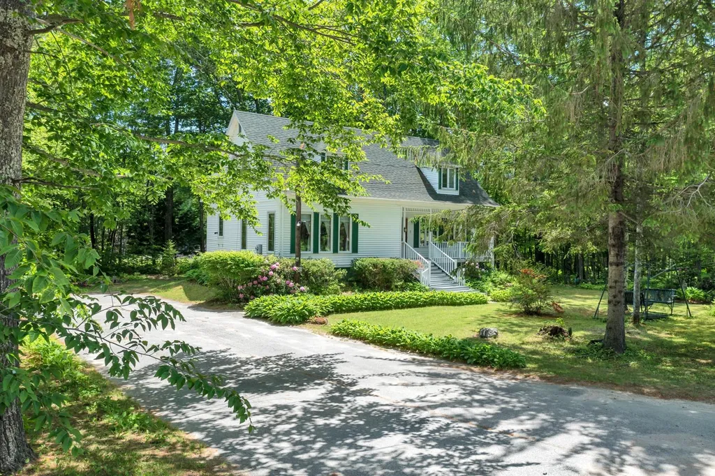 25 Old Center Harbor Road Meredith NH 03253