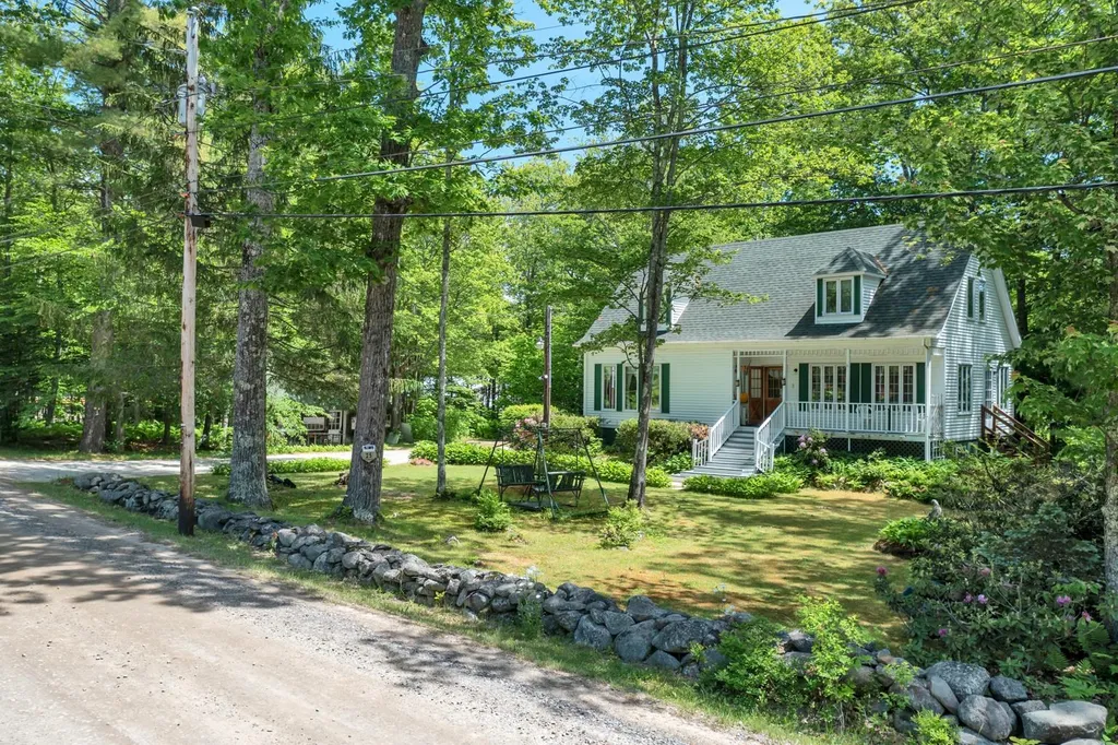 25 Old Center Harbor Road Meredith NH 03253