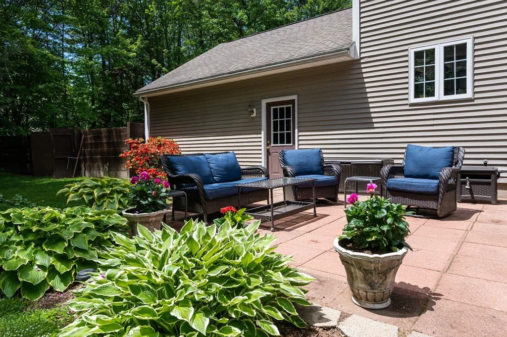 16 Blake Road Raymond NH 03077