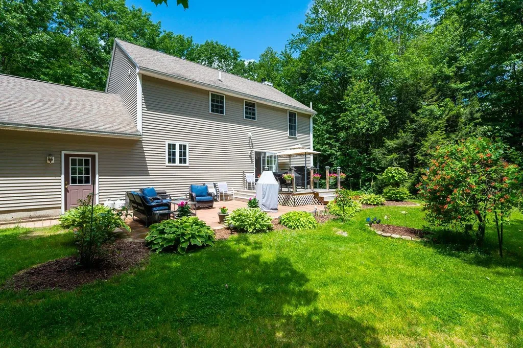 16 Blake Road Raymond NH 03077
