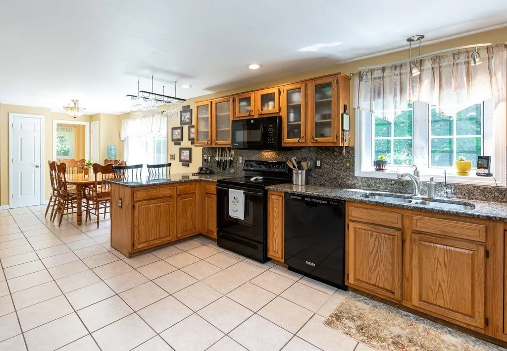 16 Blake Road Raymond NH 03077