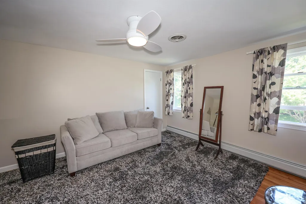 21 Elaine Street Hampton NH 03842