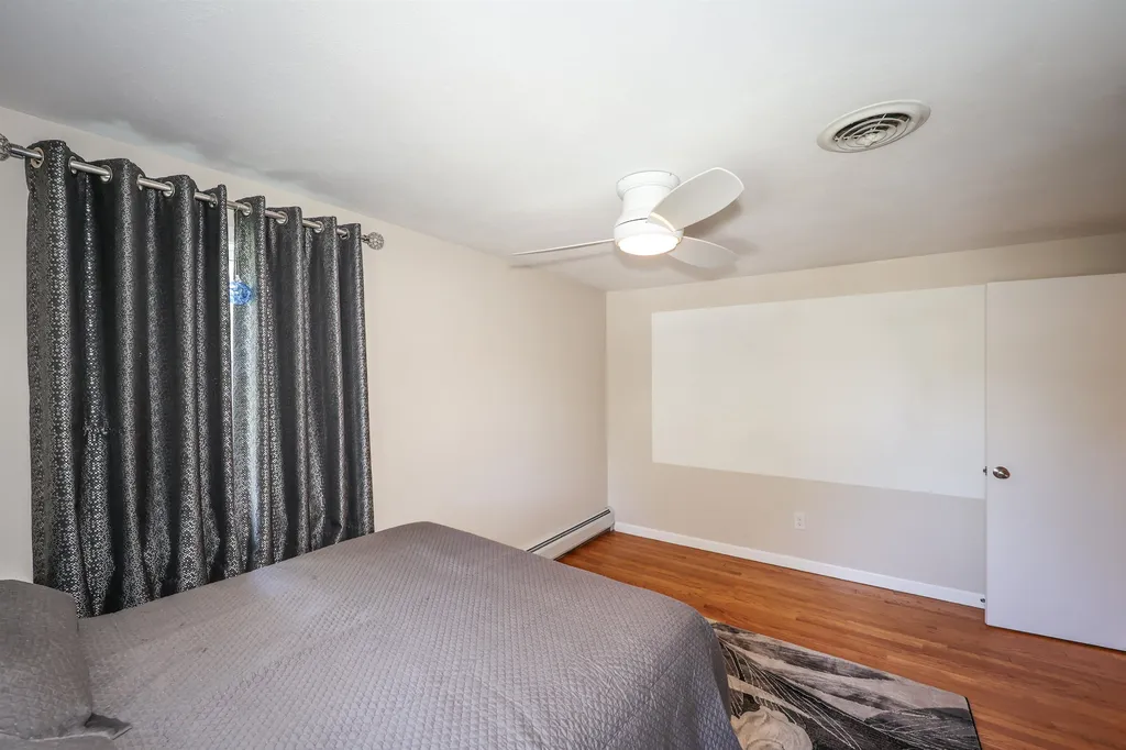 21 Elaine Street Hampton NH 03842